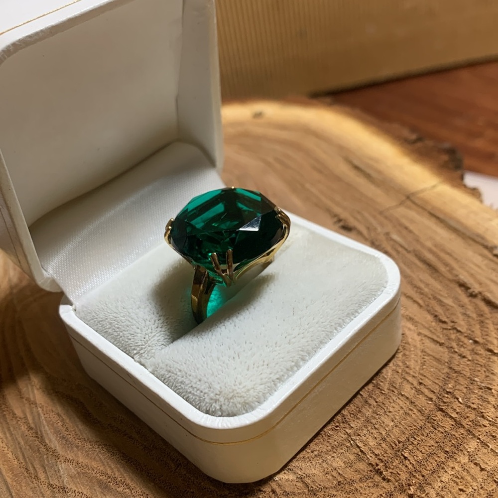 10k Gold Filled  Bug Green Stone Gold Tone Ring 6” 1/2